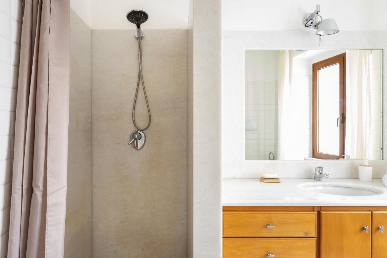 Spacious 3-Bedroom Apartment With Courtyard In Tempio Pausania - Perfect For Families 外观 照片