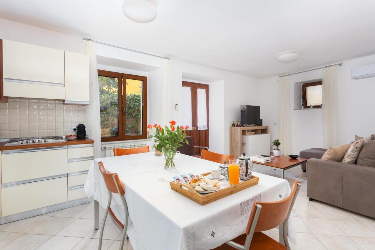 Spacious 3-Bedroom Apartment With Courtyard In Tempio Pausania - Perfect For Families 外观 照片
