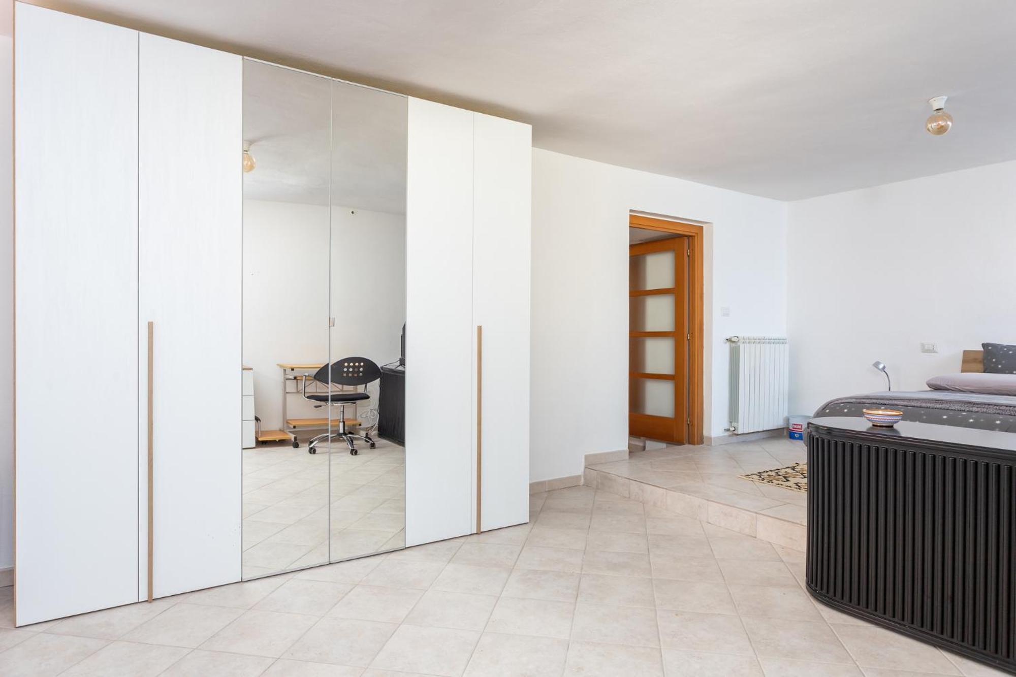Spacious 3-Bedroom Apartment With Courtyard In Tempio Pausania - Perfect For Families 外观 照片