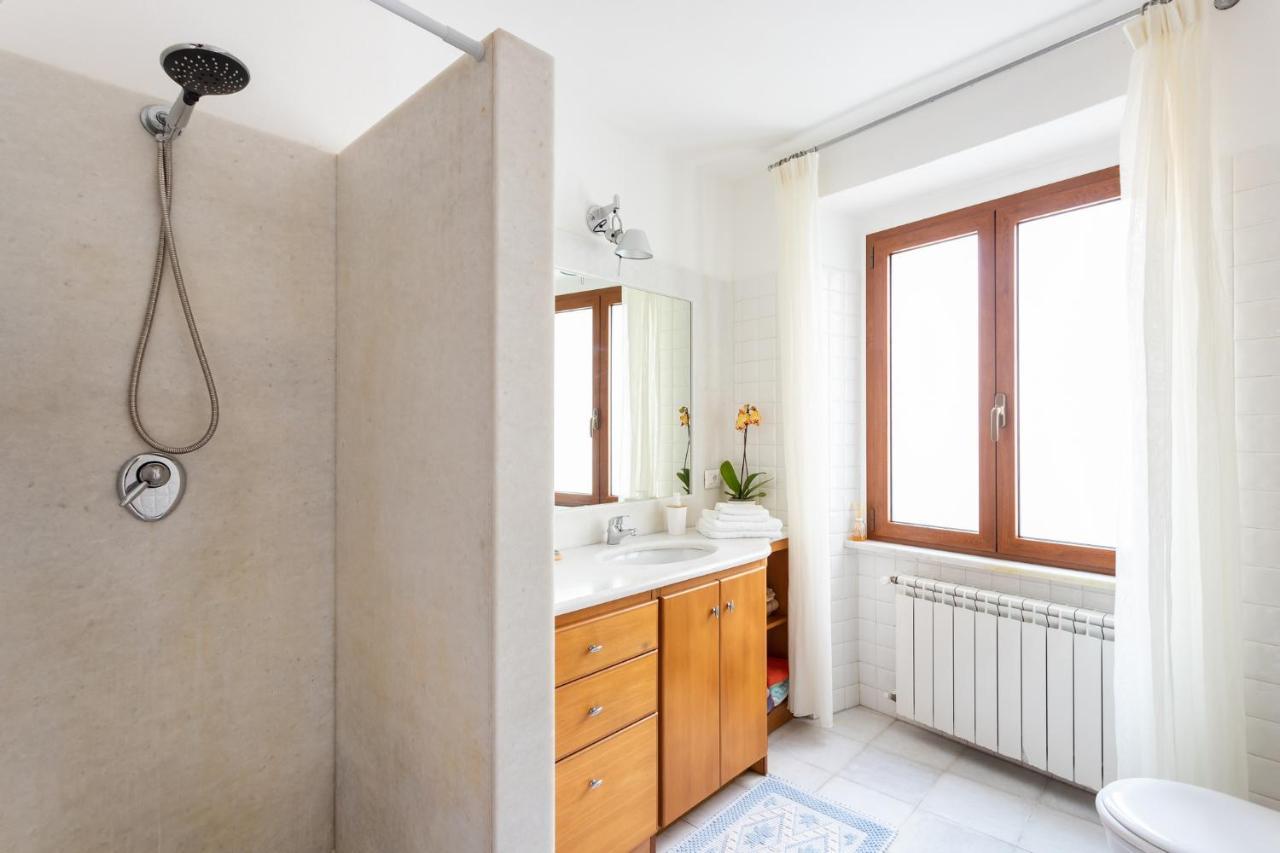 Spacious 3-Bedroom Apartment With Courtyard In Tempio Pausania - Perfect For Families 外观 照片