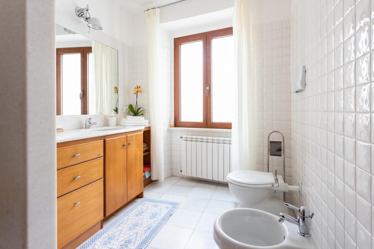 Spacious 3-Bedroom Apartment With Courtyard In Tempio Pausania - Perfect For Families 外观 照片