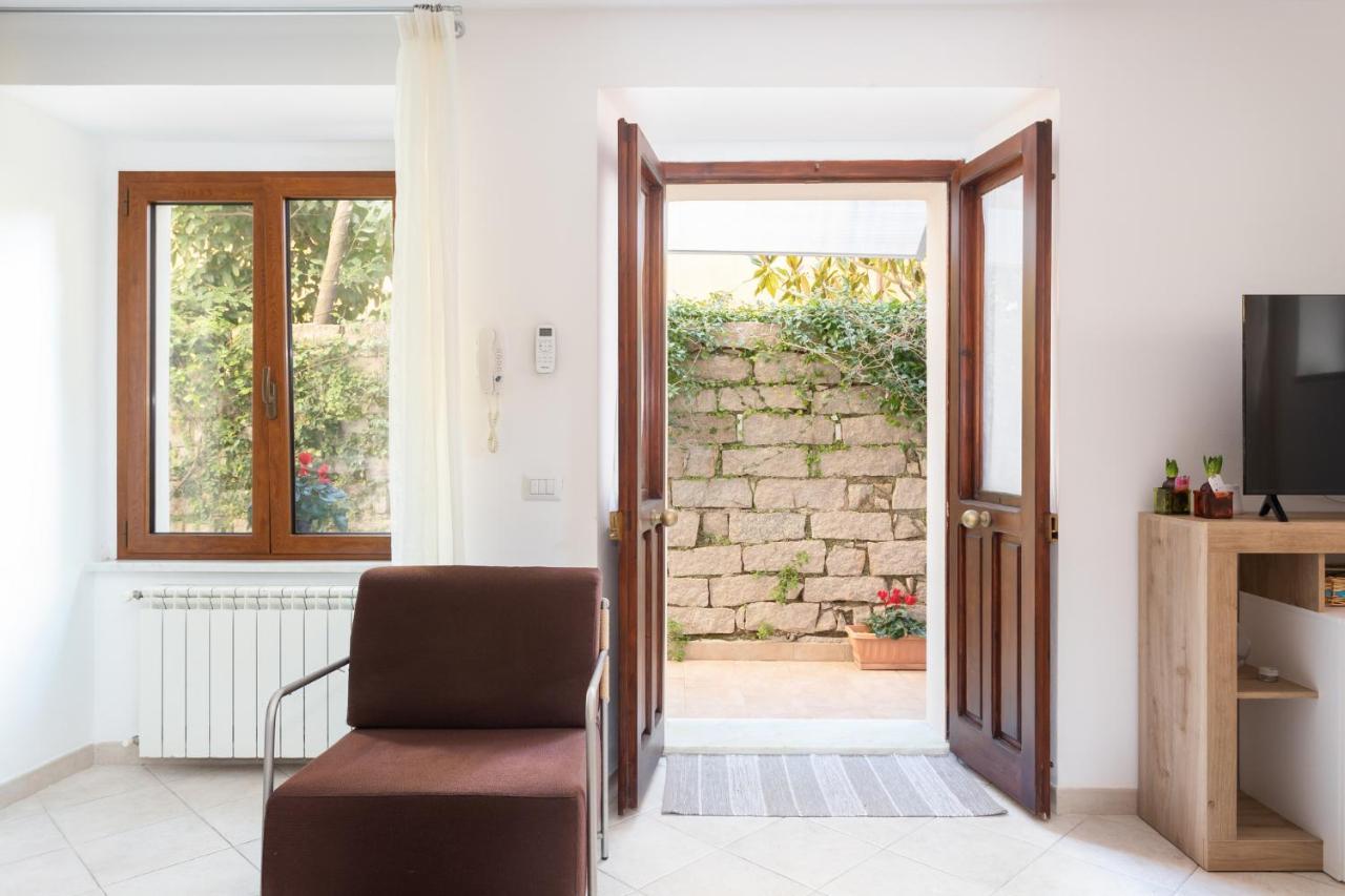 Spacious 3-Bedroom Apartment With Courtyard In Tempio Pausania - Perfect For Families 外观 照片