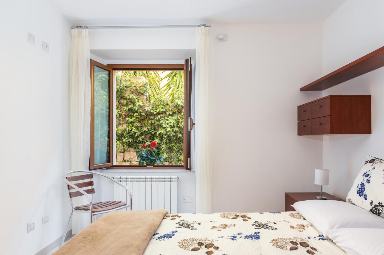 Spacious 3-Bedroom Apartment With Courtyard In Tempio Pausania - Perfect For Families 外观 照片
