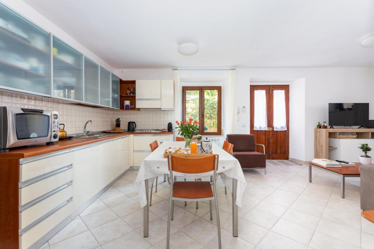 Spacious 3-Bedroom Apartment With Courtyard In Tempio Pausania - Perfect For Families 外观 照片